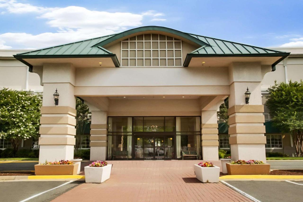 Clarion Hotel & Suites Convention Center Fredericksburg Exterior foto
